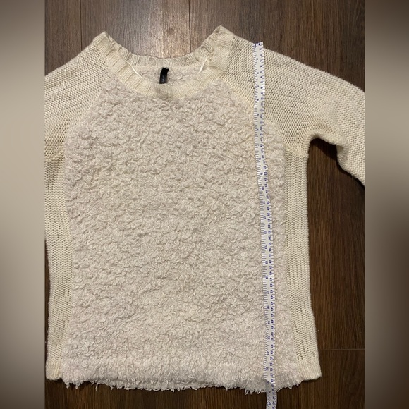 Women’s Eric + Lani Cream Fluffy Knit Pullover Sweater S - Picture 8 of 12